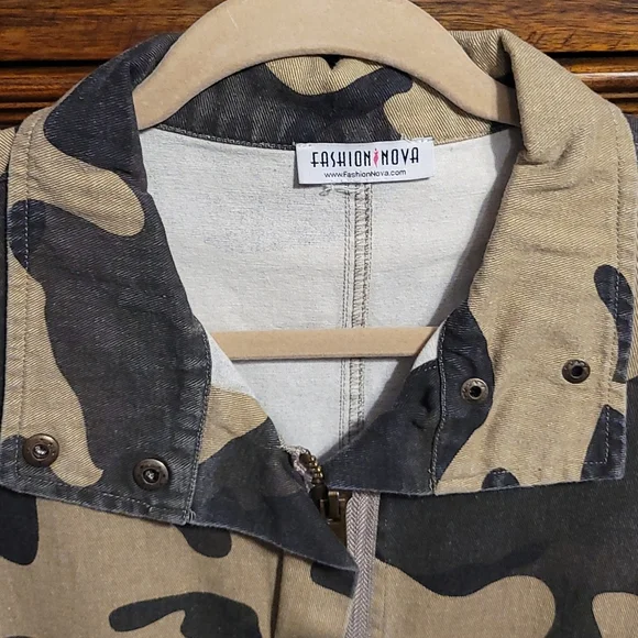 Fashion Nova Womens medium oversized Camo jacket. Long jacket - Picture 3 of 7